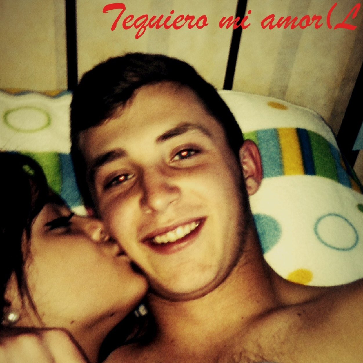 Hay momentos en los que miras atras, y no sabes exactamente que pasó. Solo sabes que desde que pasó, nada volvio a ser lo mismo.