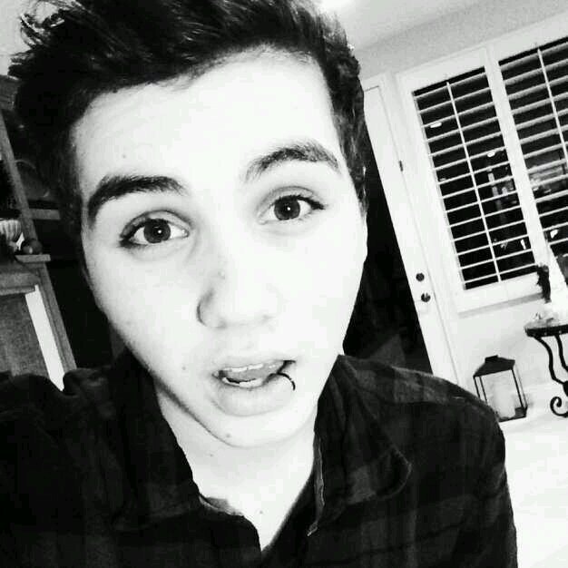 you're gorgeous   			                        							free follow from @idekenzie