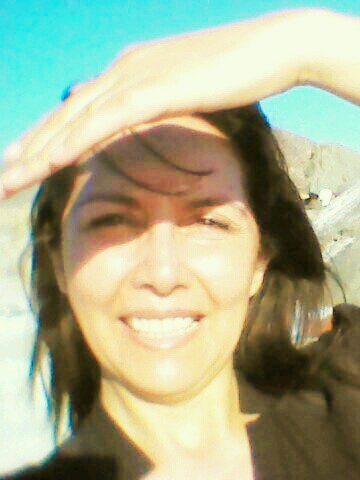 Viajo a bordo de mi espíritu camino a la eternidad. Gnóstica.Vata.Estoica. Búho.Cisexual.Hedonista.NiIzquierdaNiDerecha. ¡Apaga la tele! 
Siempre es hoy... ♥