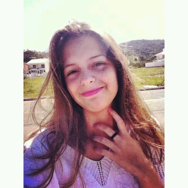 É a mina mais fmz do mundo, ela sabe me escuta e me faz rir, espero nunca ver tu partir, te amo nenem ❤️ @gabenavibe aqui!!