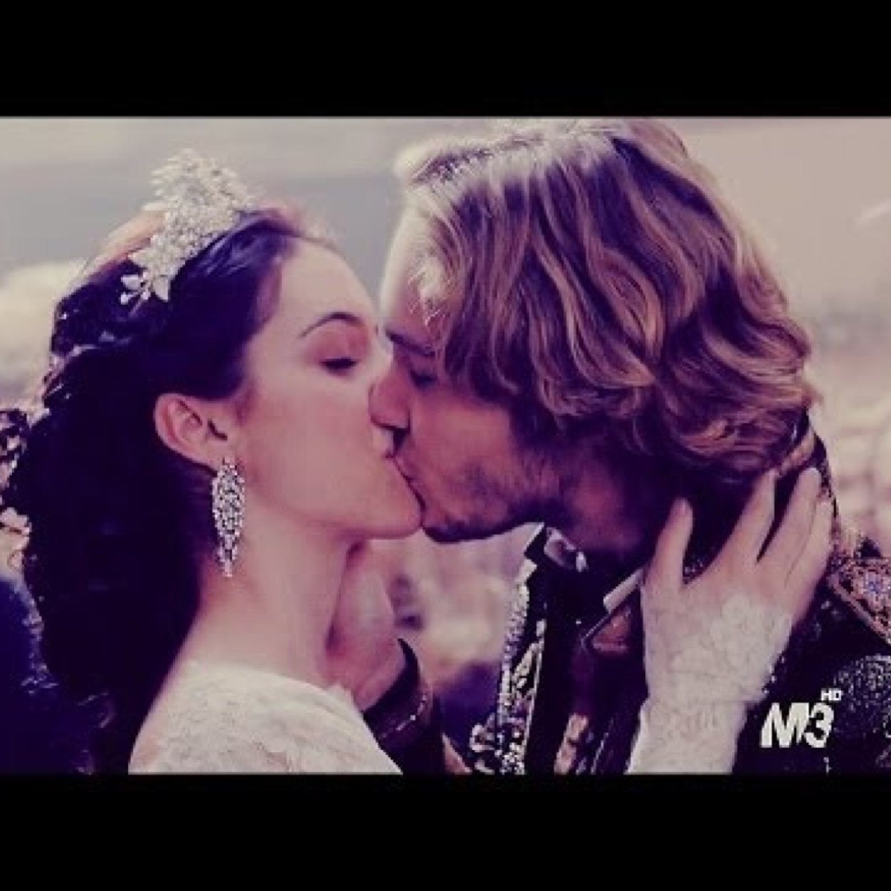 This a fan page for THG, GOT, Harry Potter, TWQ, Merlin, bbc Robin Hood, Downton Abbey, Syfy Alice, the Great Gatsby and Reign