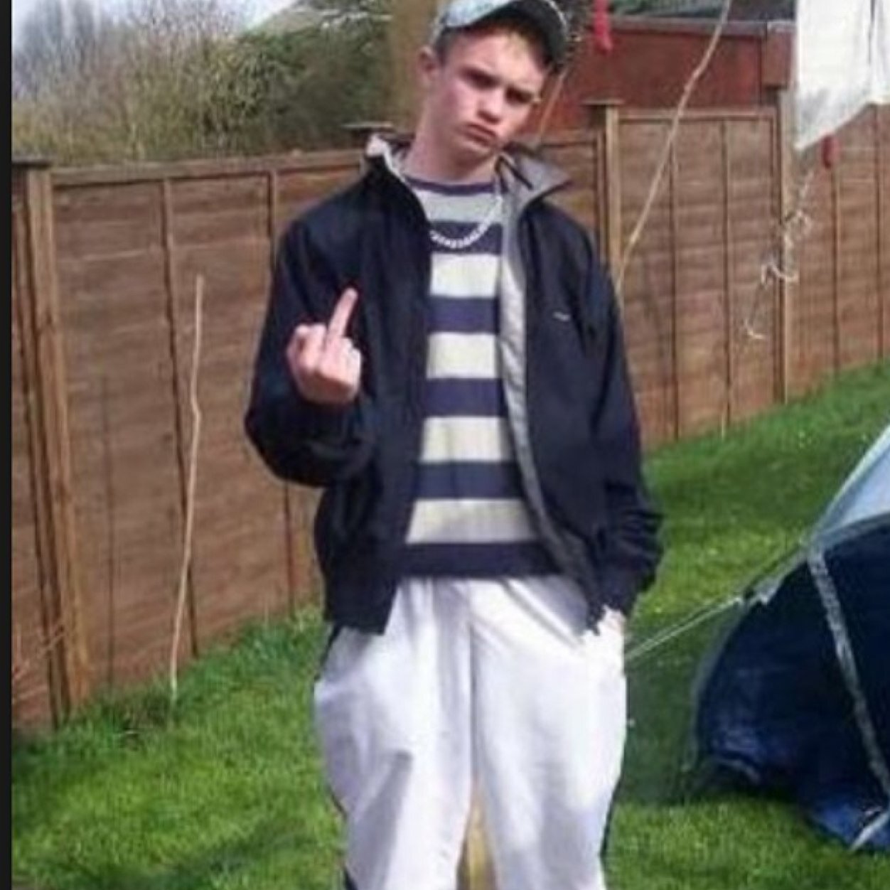 BVNSHEE's profile picture. Your dad wants to kick you down the stairs mate