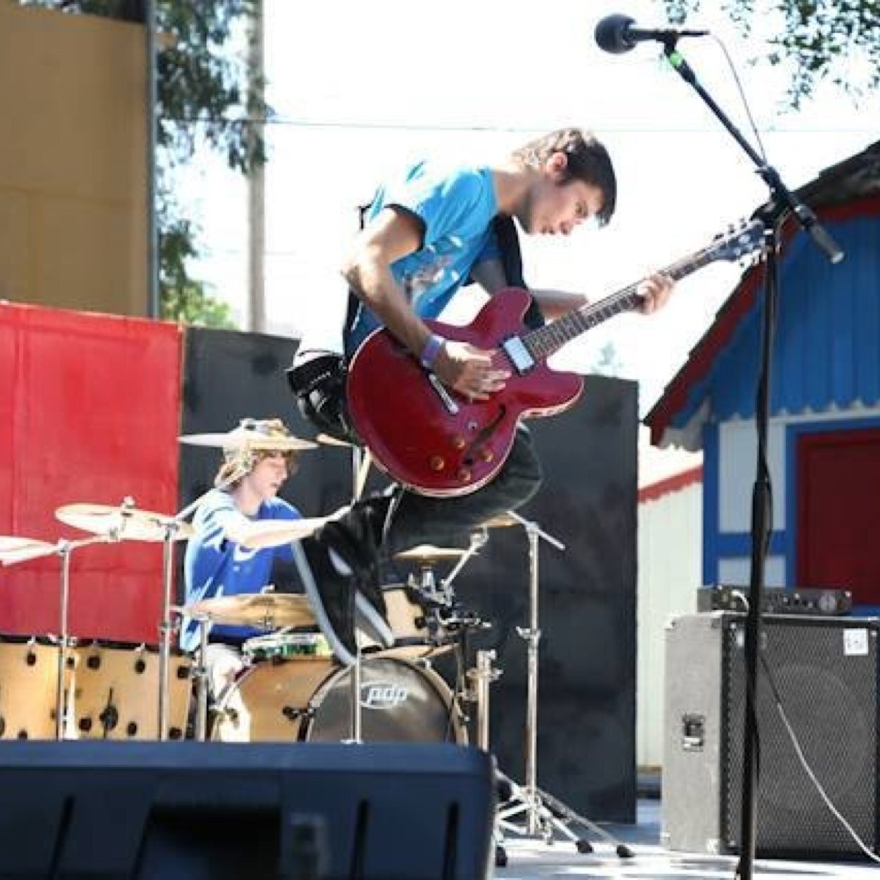 Guitarist and lead singer for Novacane
#apollo19