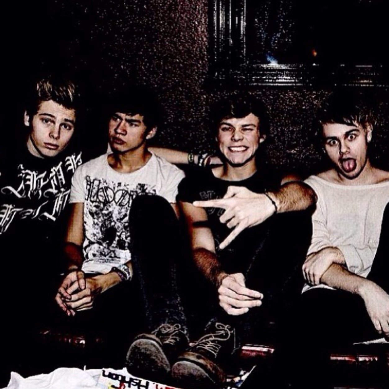 @horansdarlinx gave you this free follow please follow her..