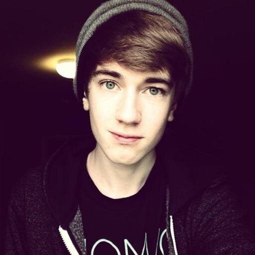 hi im zach and i love blink182! :3