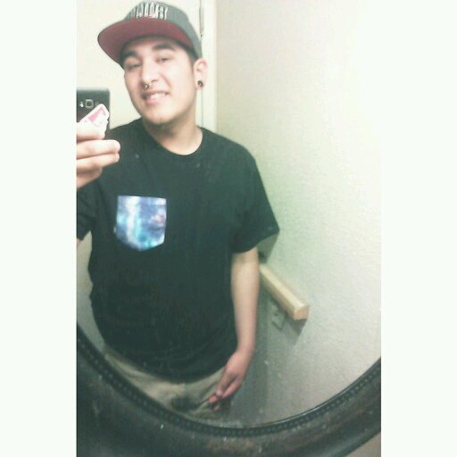 im Rudy ,age 17 , Leo , august 15 1996 , bisexual,  single,  follow me on instagram @leslies__hoe