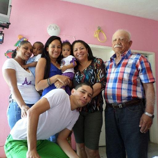 pati_love16's profile picture. Mii FaMiLiA Hermosa//cuidame como mejor lo puedas hacer xk la competancia q tienes no juega arrito :*