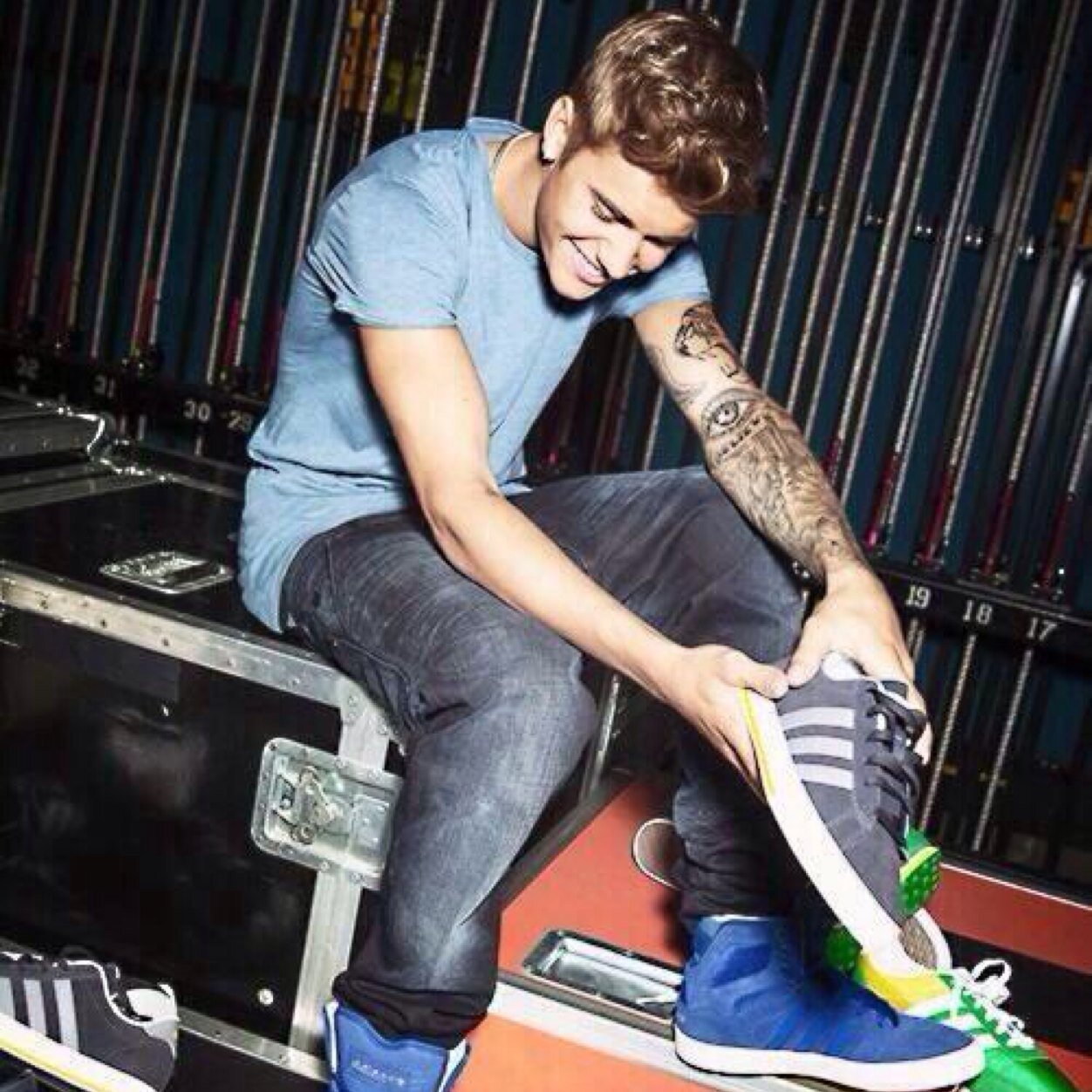 yeah im a teenager i know i dont know eveything but i do know that i love justin bieber and thats enough for me