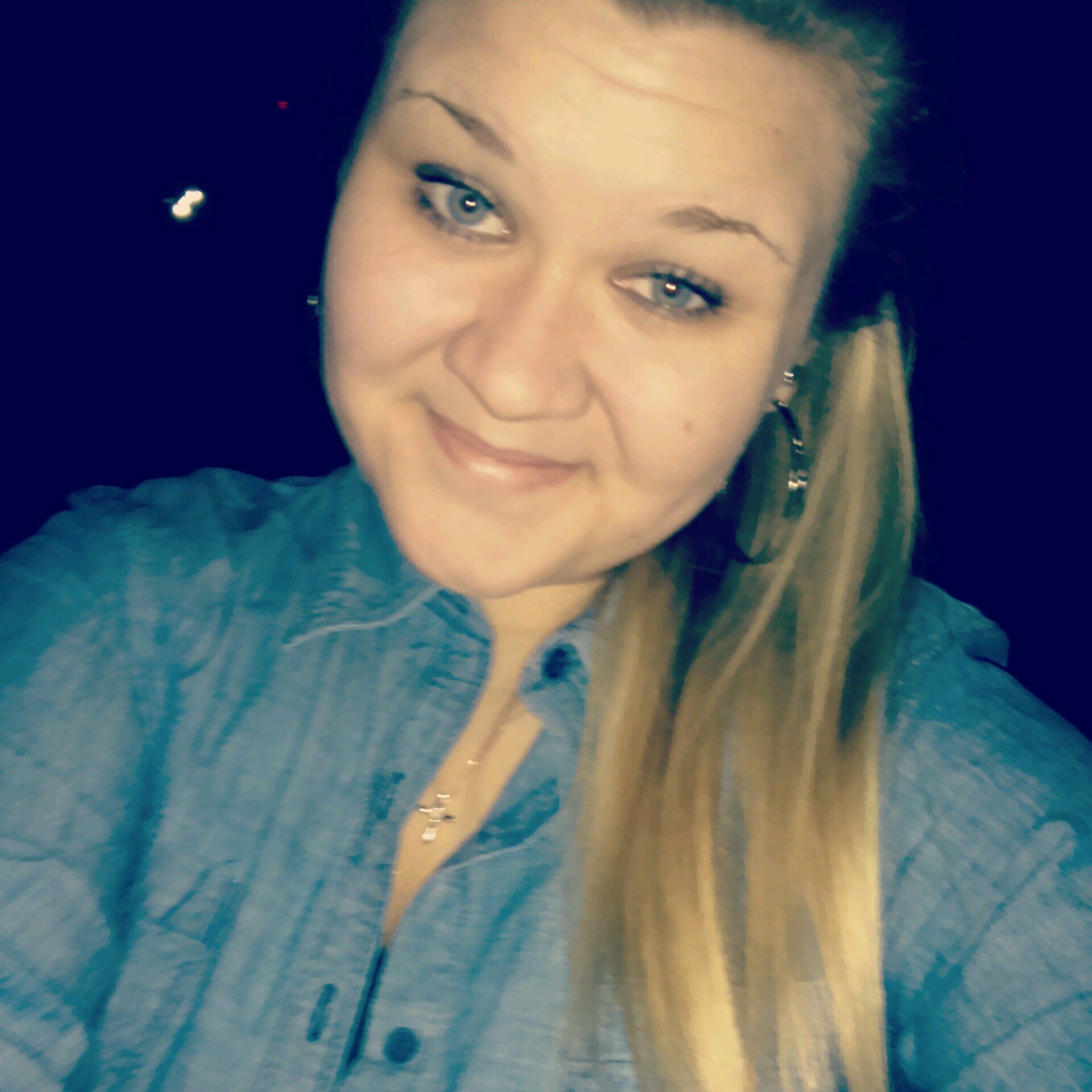 18(: single , hit that follow button and gimme love I can return!