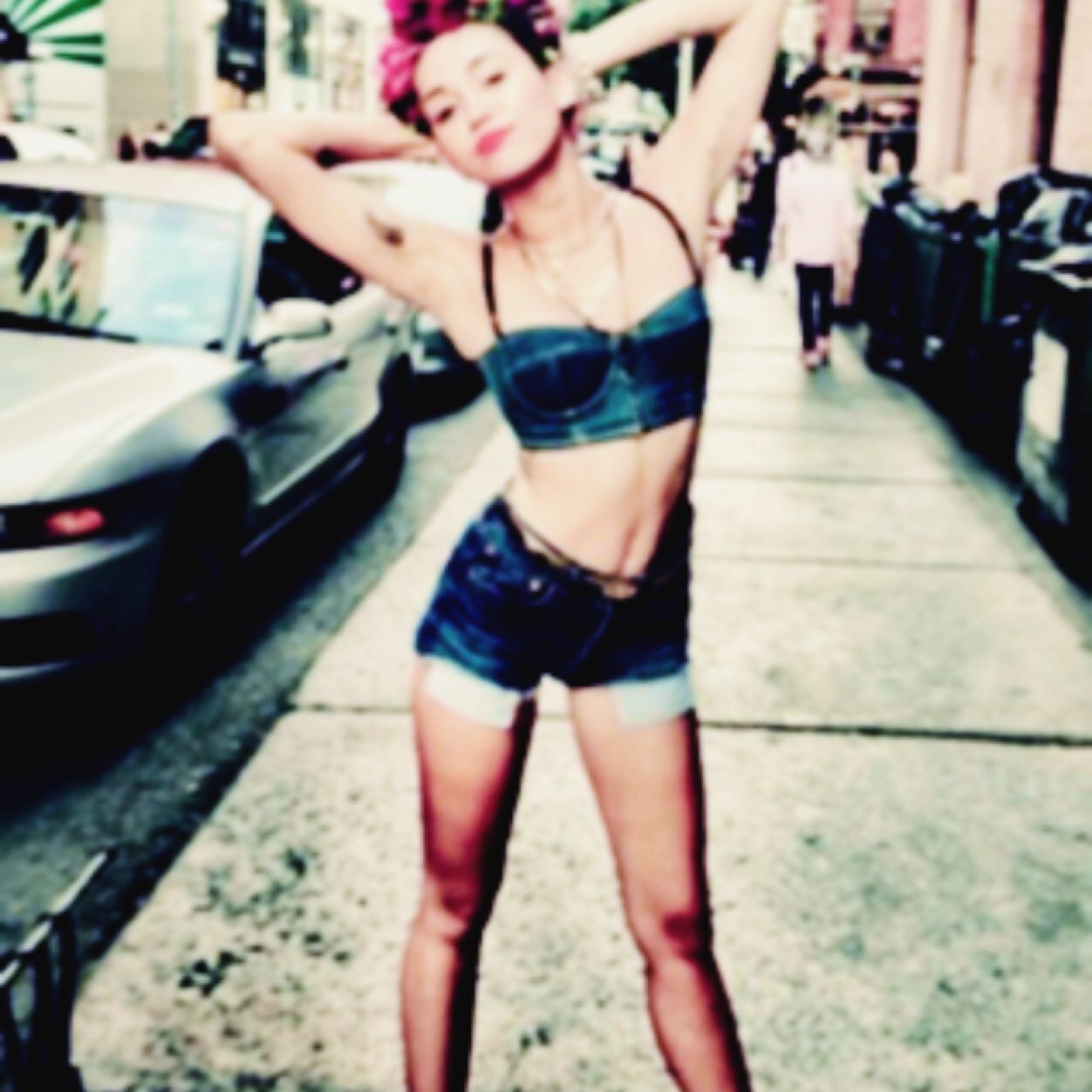 FemeninasFrases's profile picture. nos chupa un huevo todo