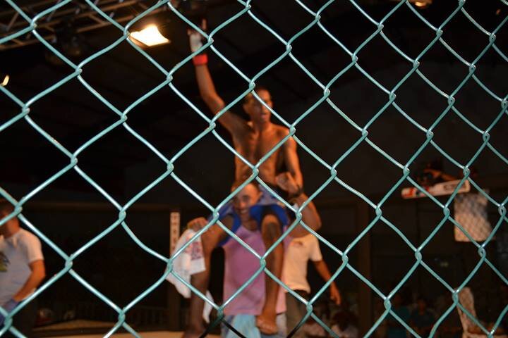 20 Anos, Soteropolitano, Estudante em Ed. Fisica, Lutador de MMA