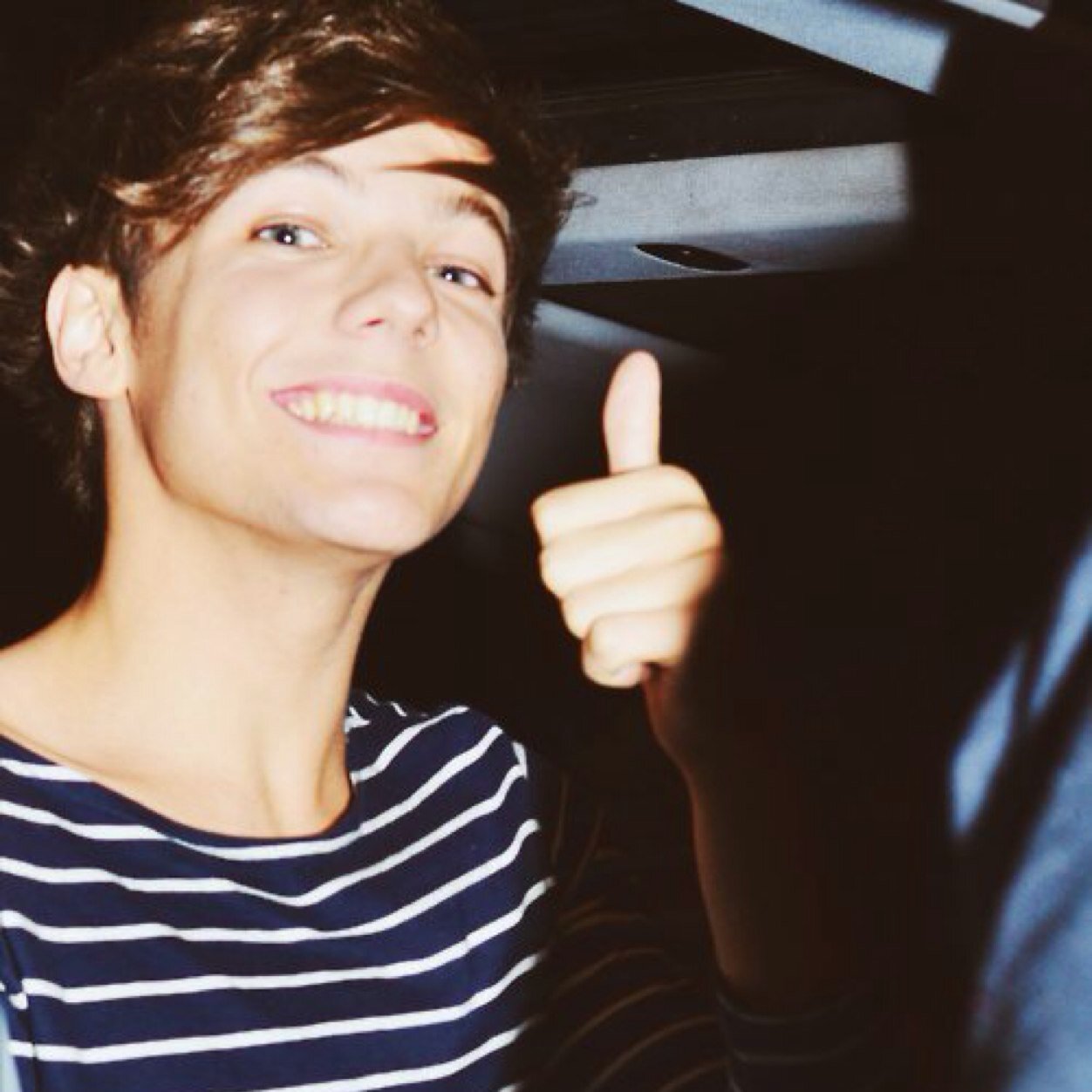 hello!!! i hope you enjoy this free lil follow from @christmaszouiis