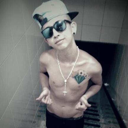 Do que adianta me descrever se você vai acreditar no que os outros falam de mim. Então..╭∩╮(︶︵︶)╭∩╮
