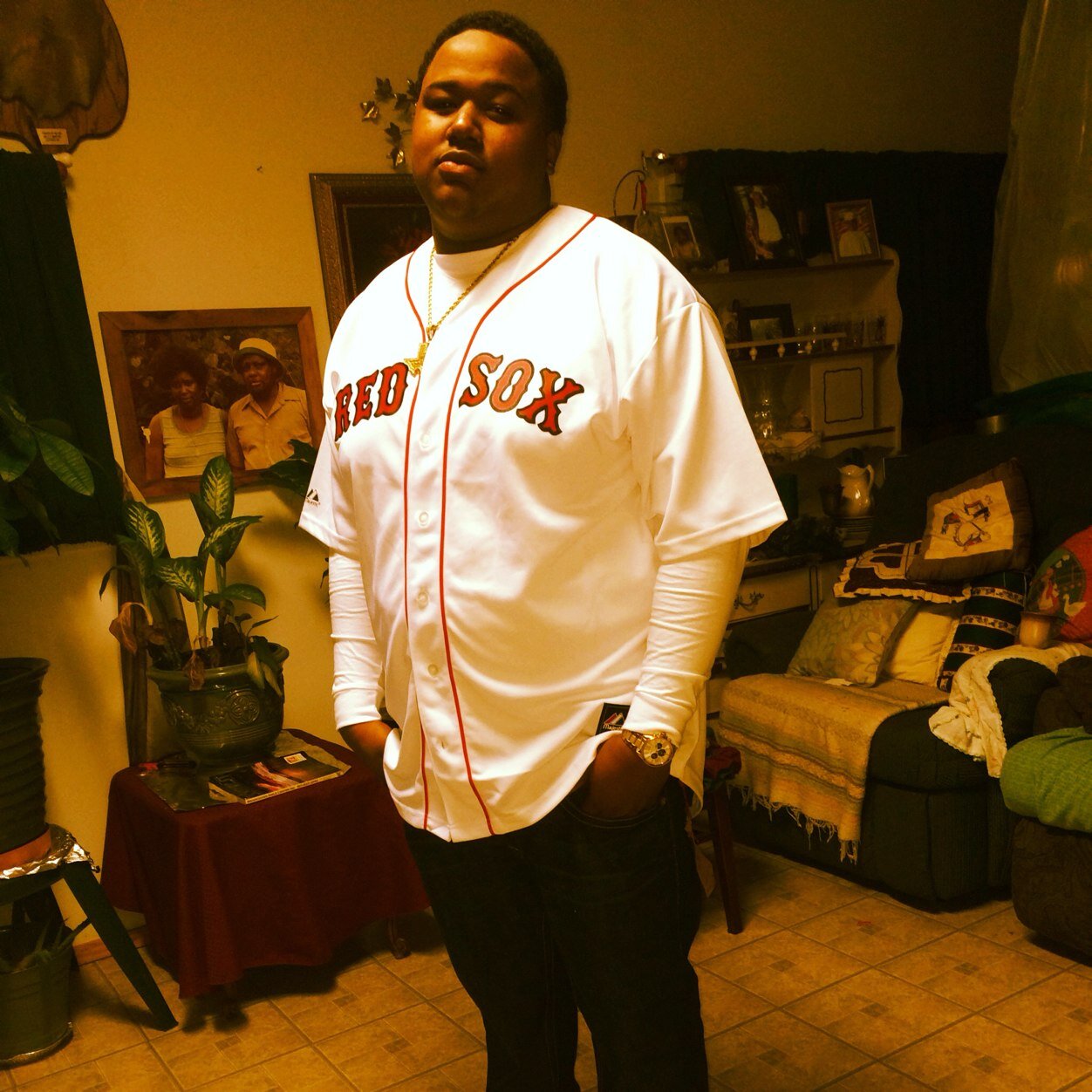 Just a young nigga wit a mind on a million... If it dont make dollars it dont make sence... i live by that... loving my lovely lil girl sarya quinn