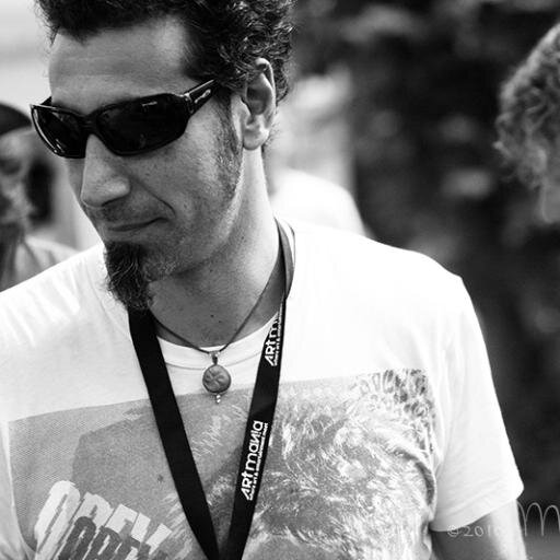 Fã-Site com novidades, curiosidades, artigos e tudo sobre o poeta, ativista, musico, cantor, vocalista do System of a Down, @SerjTankian
