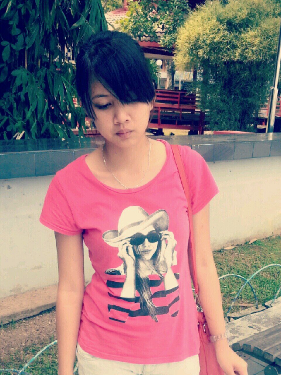 ChaHenry16's profile picture. i may be single but im not desperate