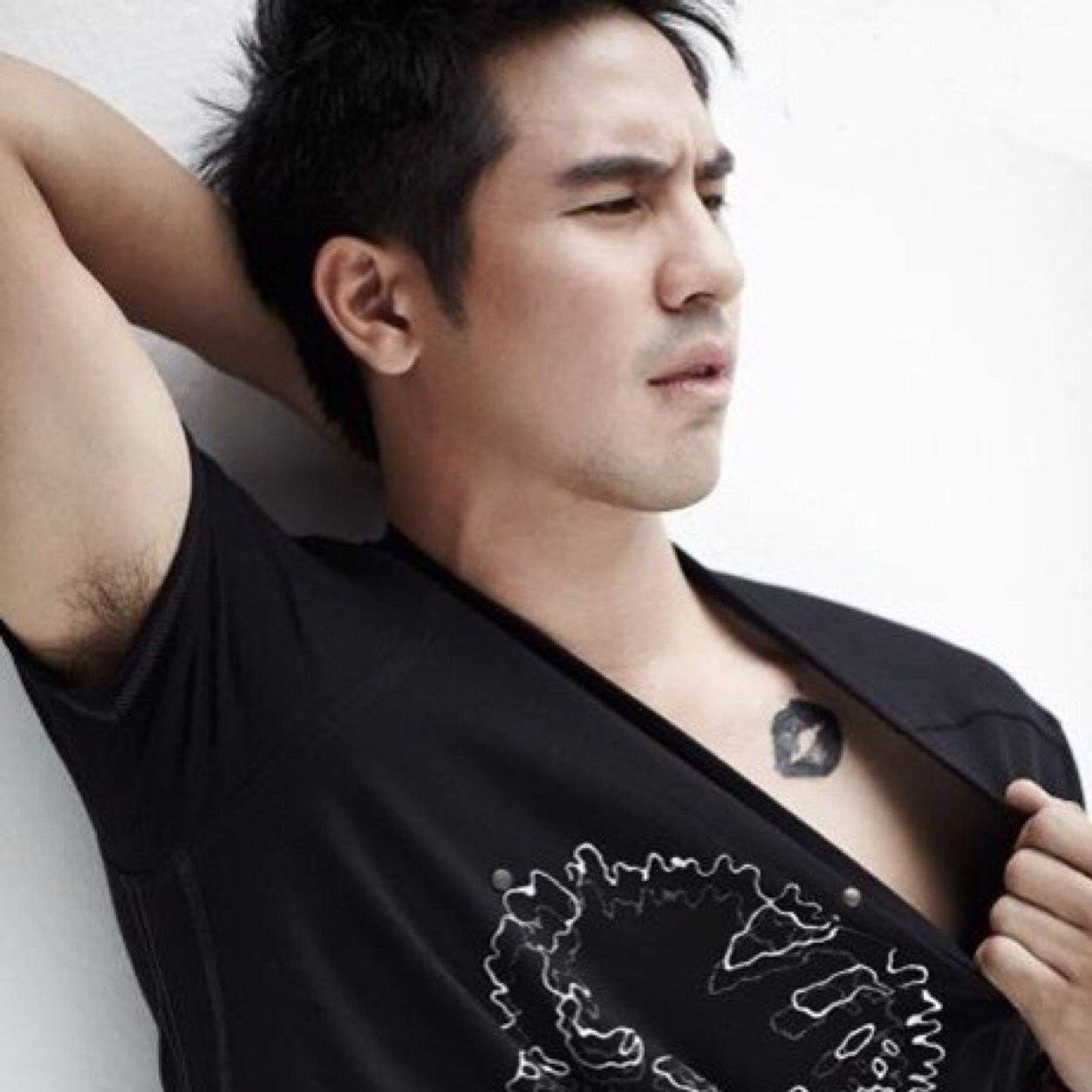สวัสดีครับผมโป็ป ธนวัฒน์นะครับยินดีที่ได้รู้จักนะครับ