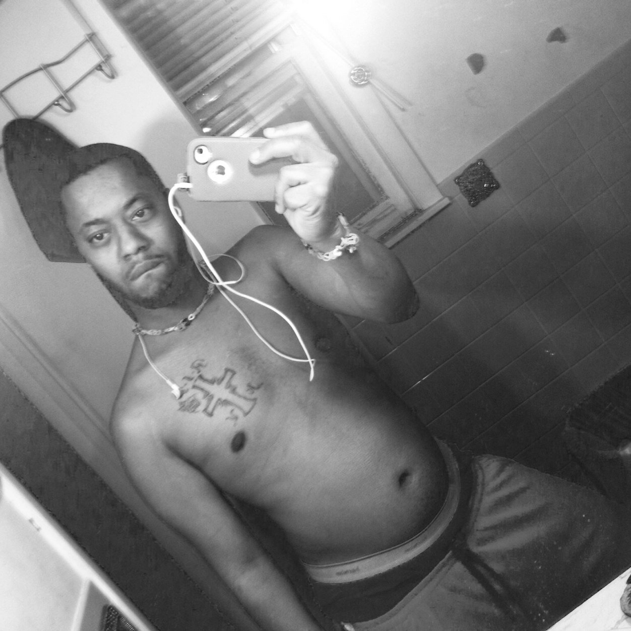 Wats up people on here to chat have fun hit me up