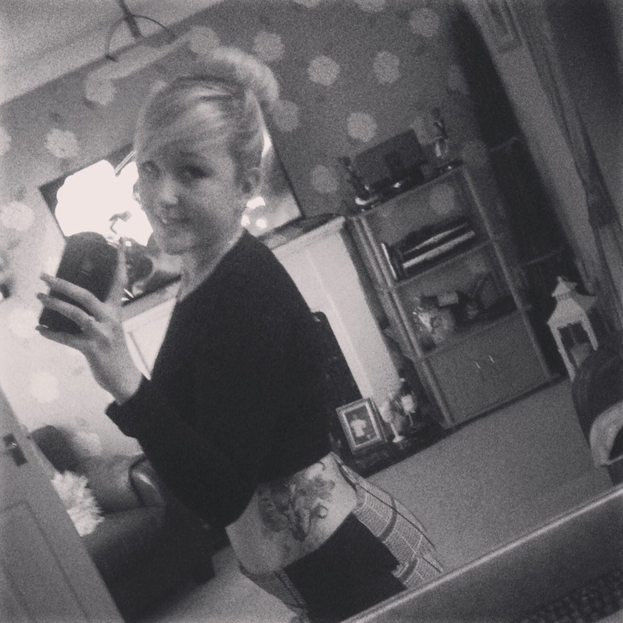 Instagram- clomelissa
 (i follow back) 
BBM- 7B2D70A4