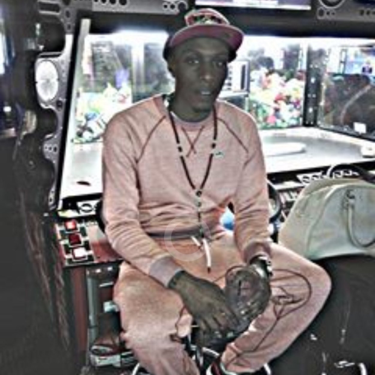B.i.p BuBBz aka Bully salute da gangsters or pay homage