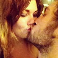 lalimena149's profile picture. Es muy dificil encontrar un buen amigo, mas dificil todavia dejarlo e imposible olvidarlo.