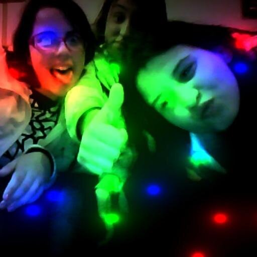 *  Sou uma pessoa *
 || Honesta || Brincalhona || Verdadeira || Amiga ||      Adoro estar com os meus amigos || Adoro ouvir musica ||