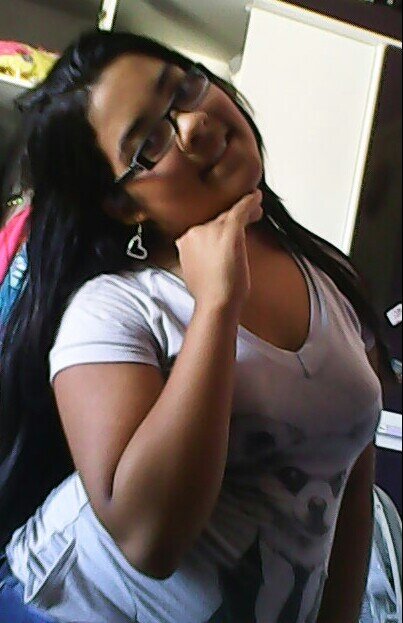 Sou uma Garota : Desidida , Amiga , Corro atras do q quero , Não Desisto Facilmente , Alegre , ETC ..