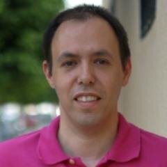 Soy sevillano, sevillista, carnavalero y padre, no sé en qué orden. Según dice mi Cv #soyperiodista y un día muy lejano incluso escribí alguna novela