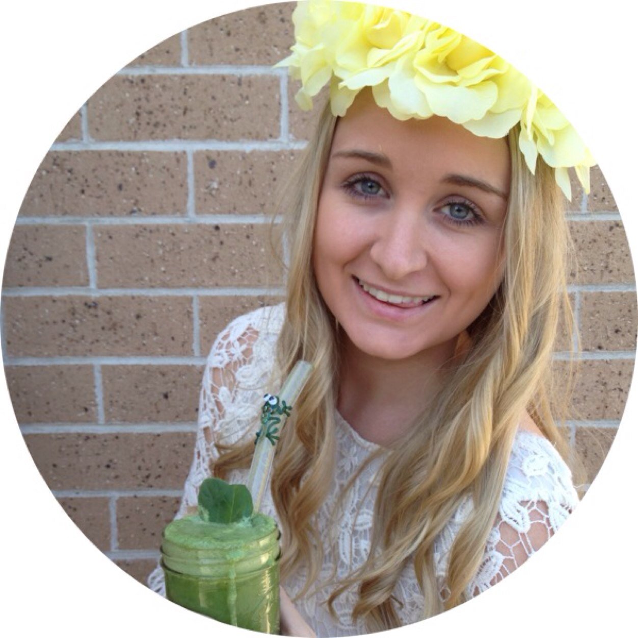 Blogger. Naturopath to be. Co Author. Wellness junkie. Health + Wellness events