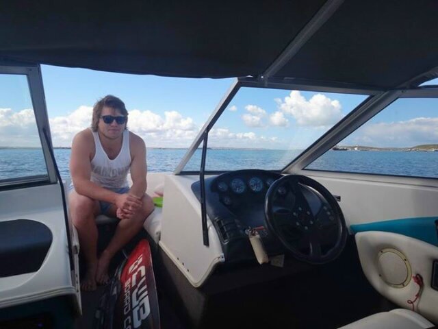 Live in johannesburg, I'm a financial advisor at liberty,  lm actually a west coast boy, mad about watersports #bigONfamily