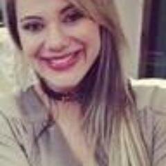 É preciso muitas lágrimas para sabermos o preço de um sorriso.