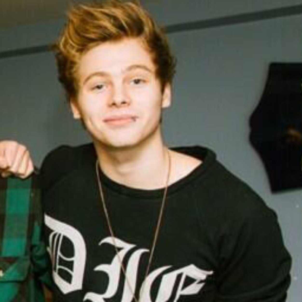 Remember When Luke Followed You, Keep Smiling and Now follow --- @_emilylouanne