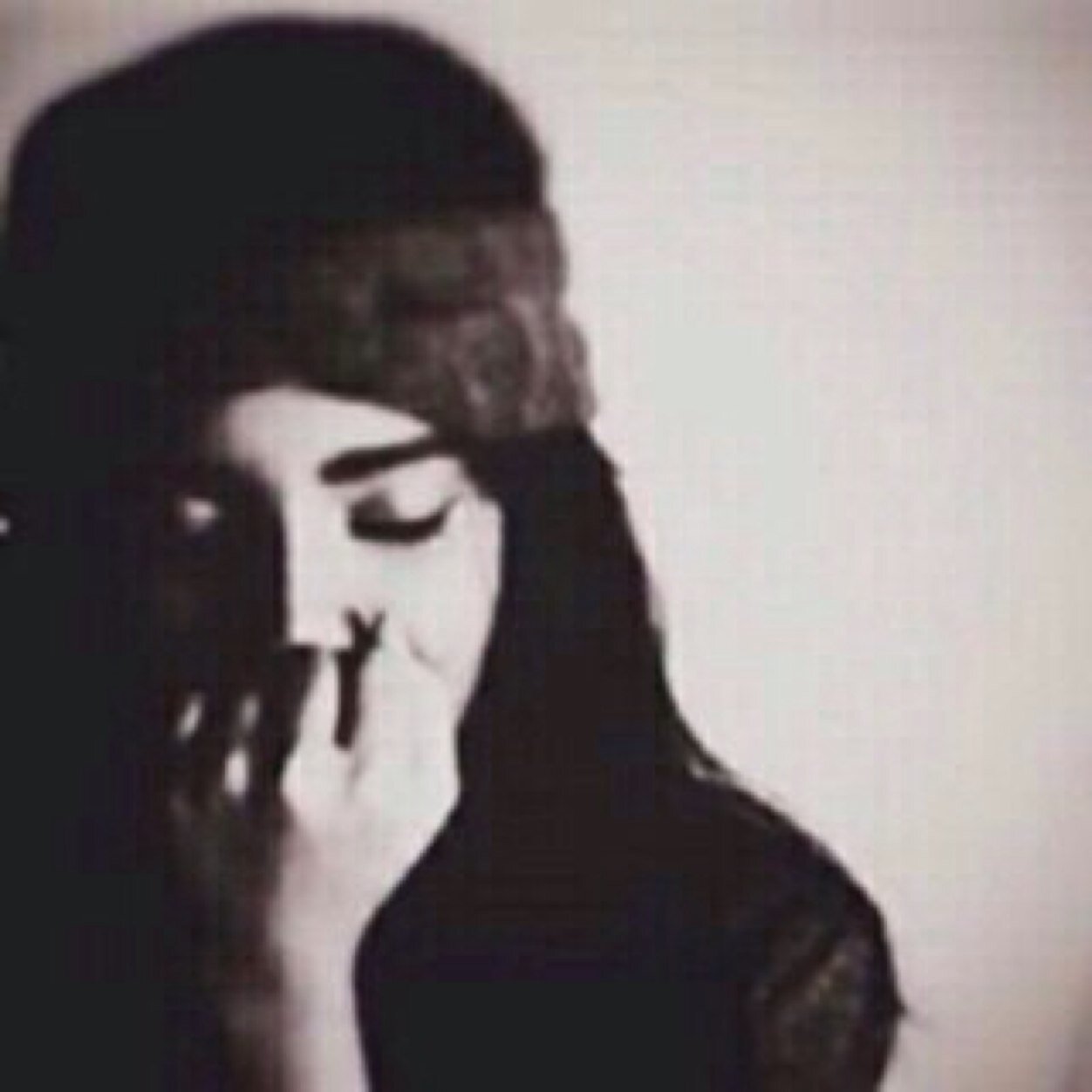عيونك جميله وصوتك جنه وفيك من الجمال مايقال الخااص ممنوععع ❤️