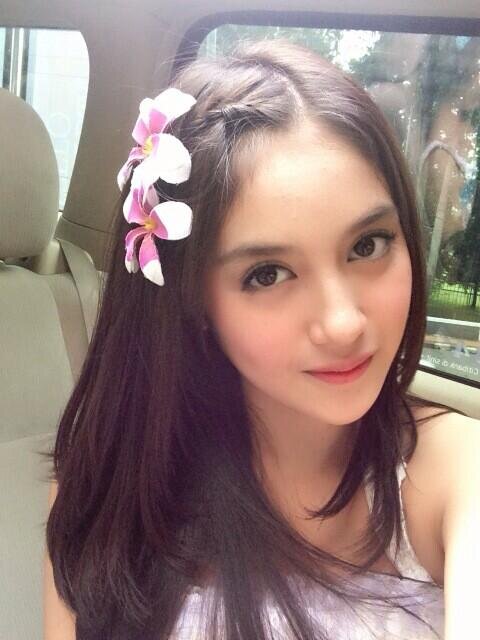 E-nergetic T-alkative B-aby. I bring smile to others ^^ 'coz as JKT48 members i bring happiness to everybody ◦ˆ▽ˆ/