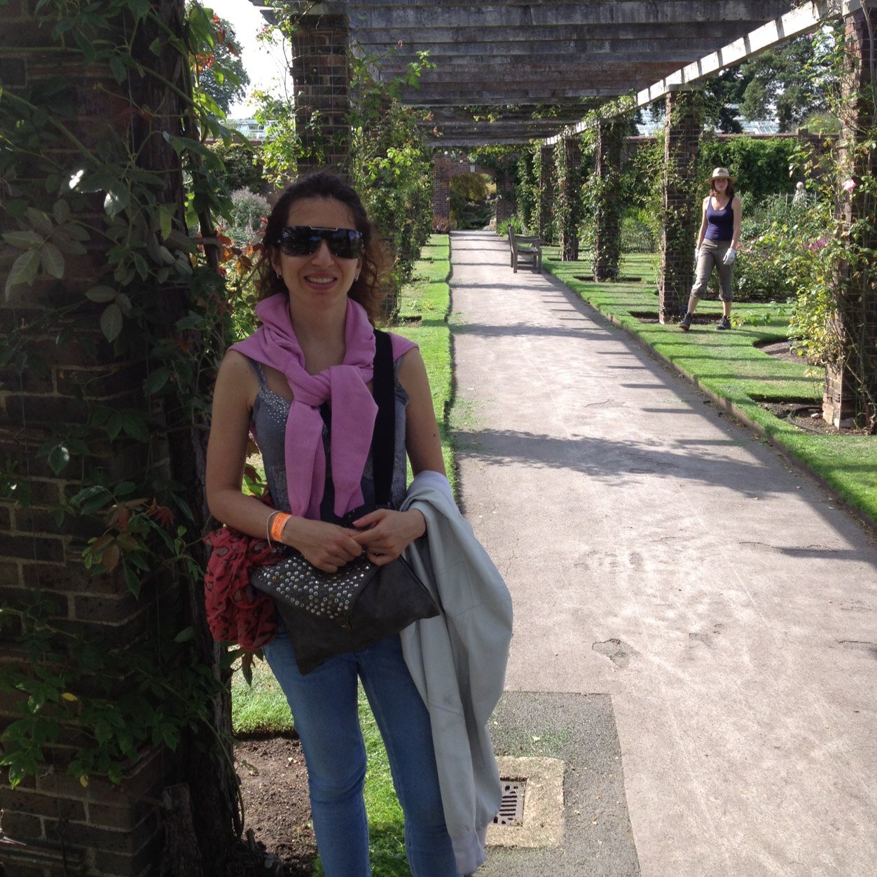 86_Consu's profile picture. Filosofa che sta cercando di costruire il suo futuro sul pianeta terra lasciando il tanto amato mondo delle idee...