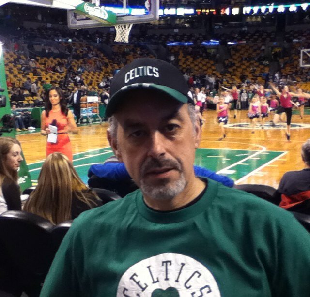 No me gusta dar pistas, ...bueno soy de Bilbao,Celtic, me gustan el basket y el rock, sigo a personas inteligentes.