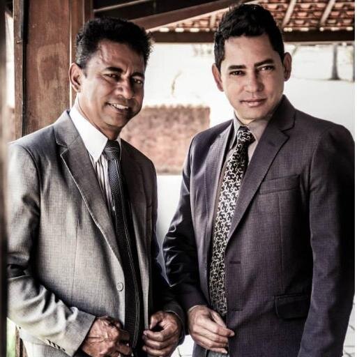 Somos a Dupla Aldecy e Santiago , Adoradores de Deus!