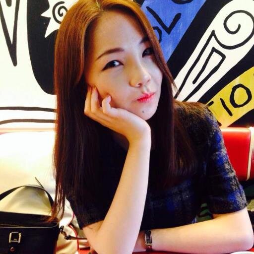 lllovelyJ's profile picture. 우리는 봄이 오길 기다리면서 냉혹한 겨울이 끝나간다는 징조를 절박하게 찾으려 한다.