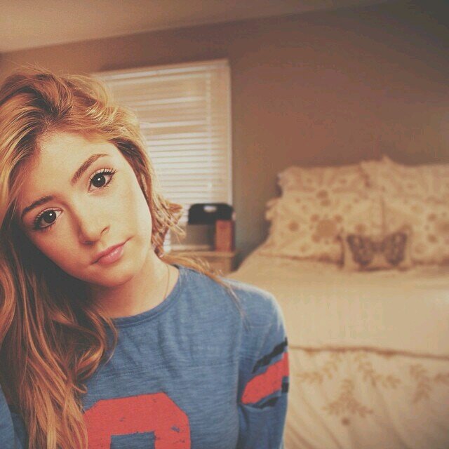 Chrissy Costanza from district x4 • A part of @xCrazyPlanetRP™ • Power: Lighting. Against the current.