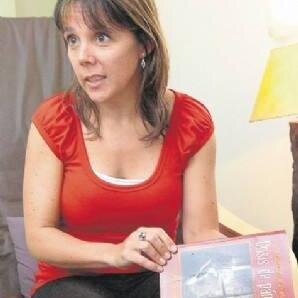 Psicóloga conductista. libros escritos: Crisis de Pánico. La ansiedad del nuevo milenio. RHM- Sudamericana 2008. Orange. Dónde está mi media naranja. 2011