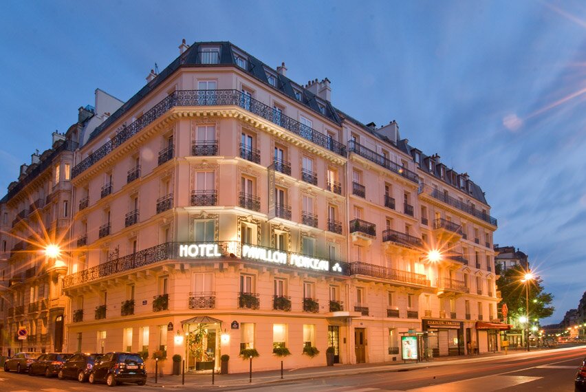 Hotel***, perfectly located in the 17th district of Paris, next to the Triomph Arch!