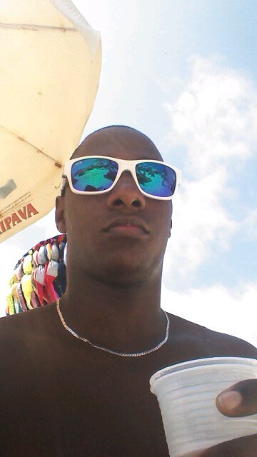 praia,futebol e um chopp gelado
assim vou levando a vida