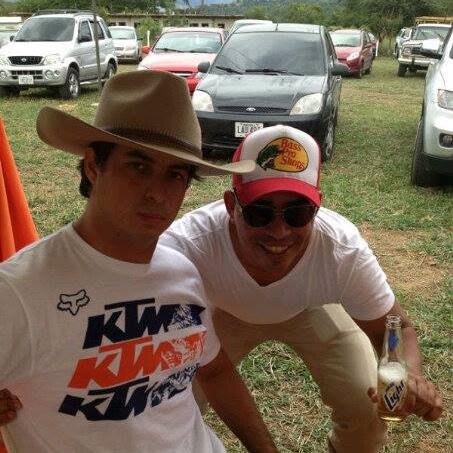 odontologo, amante a los toros coleados...