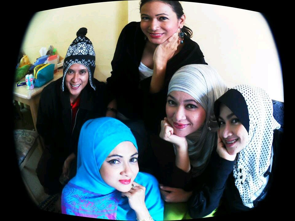 cikmama1303's profile picture. Single mom to cha_reza, oman_reza, aizzatkimi & aimmanhazeeq... staying in Klang. Should u feel eligible to fill up my emptiness? Feel free to tweet me ya.. ; D