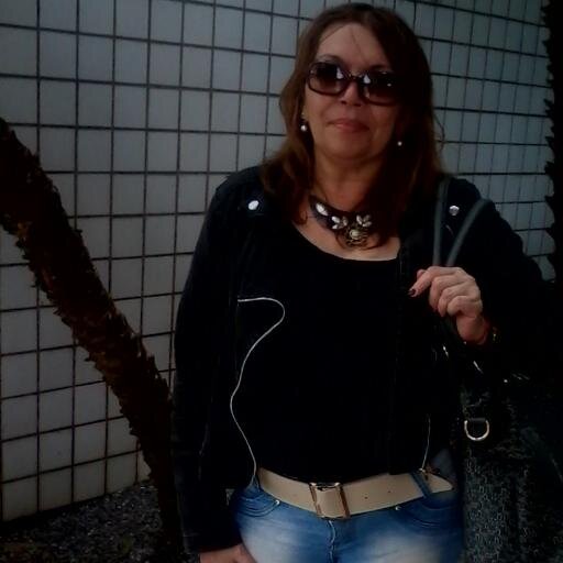 Amante de música, café, cinema e da vida.