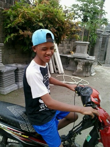 el_prasetya92's profile picture. Jika kamu ingin melihat masa lalu,lihatlah kamu sekarang !!.Jika kamu ingin melihat masa depan , lihatlah apa yang kamu lakukan sekarang #HalaMadrid