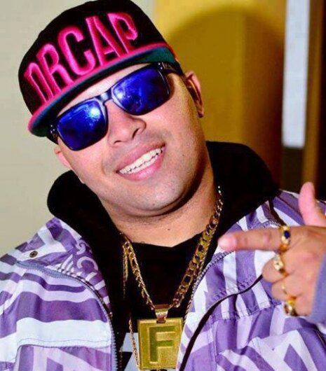 Agora sou o MC PET DALESTE, em Homenagem ao meu Irmão!
✷ Pagina Oficial - Contatos para show - Nextel 115*11864 ou tim (011)953746690 - http://t.co/Qj3ESdRIeB