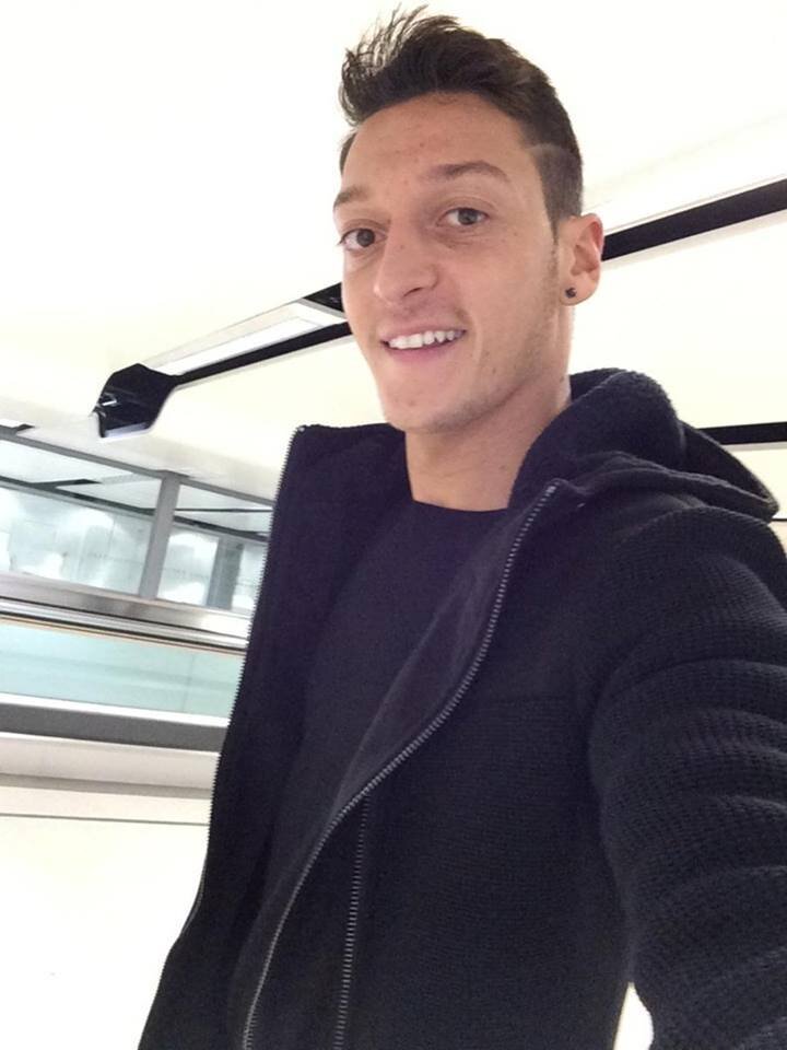 Tuenti:Mesut Özil misma foto del twiter,facebook Mesut Özl misma foto de twitter