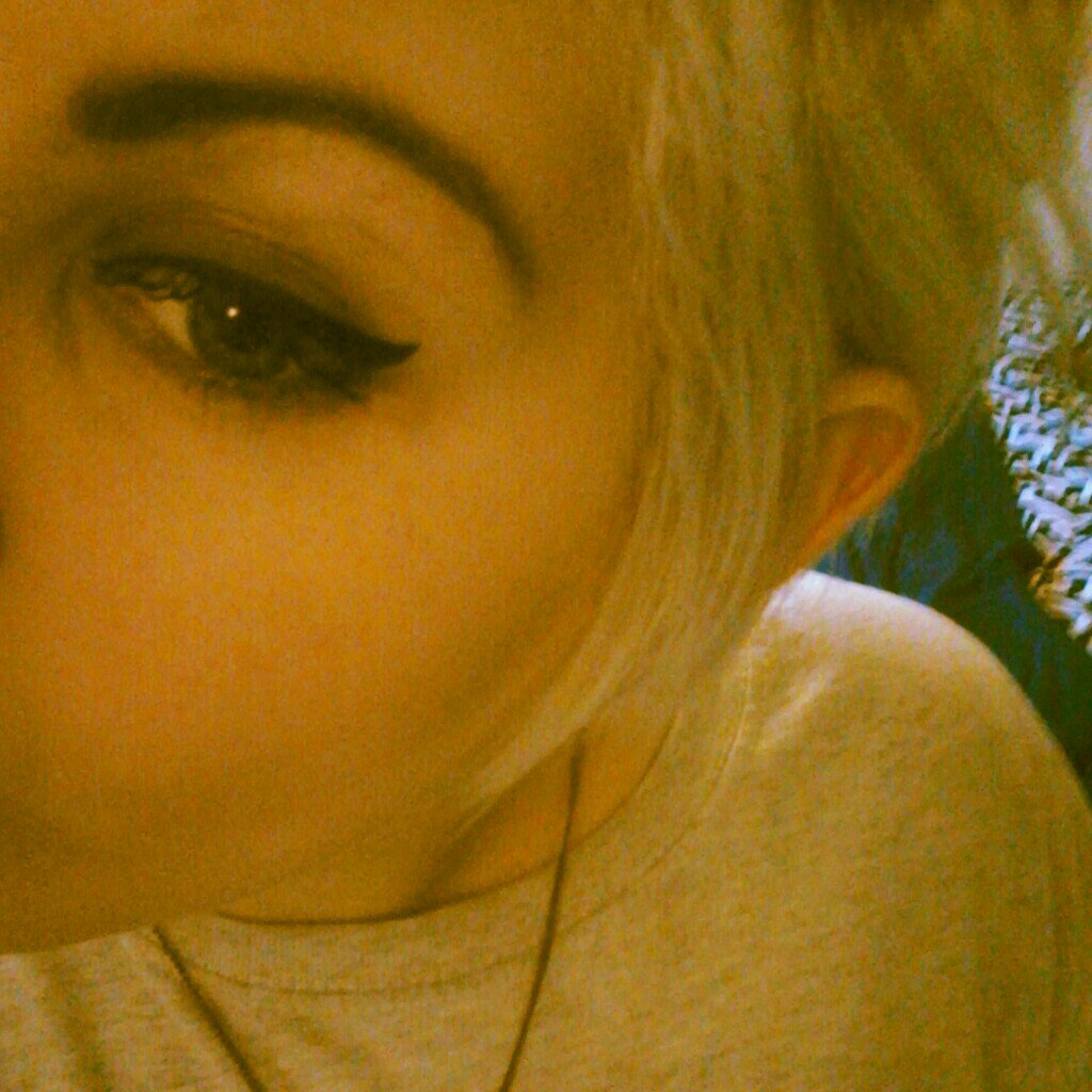 CharlieinHB's profile picture. Illustrator, professional coffee maker, avid nap taker, disaster.