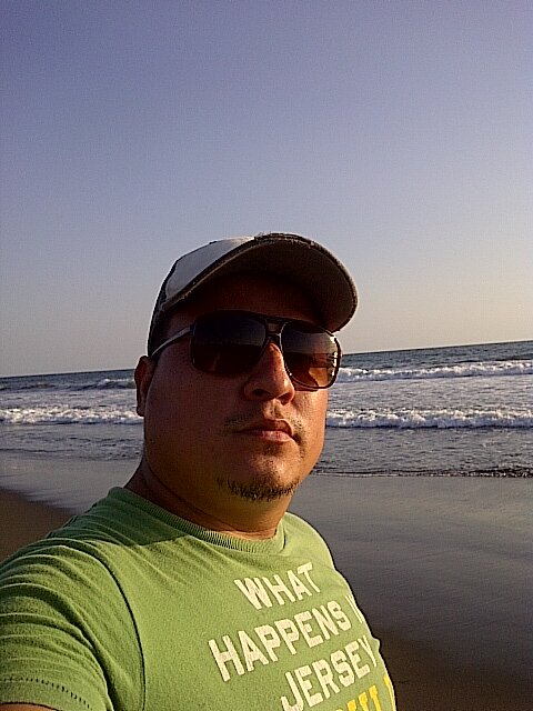 I love play soccer goalkeeper follow me I follow you!!!!